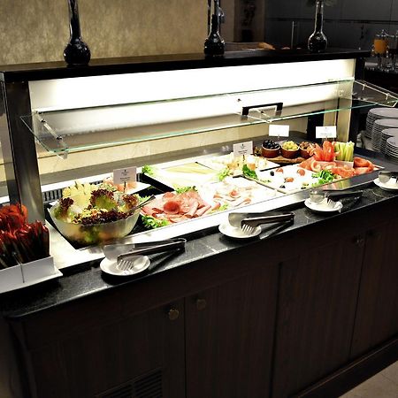 Premier Palace Spa Hotel Bükreş Dış mekan fotoğraf A salad bar