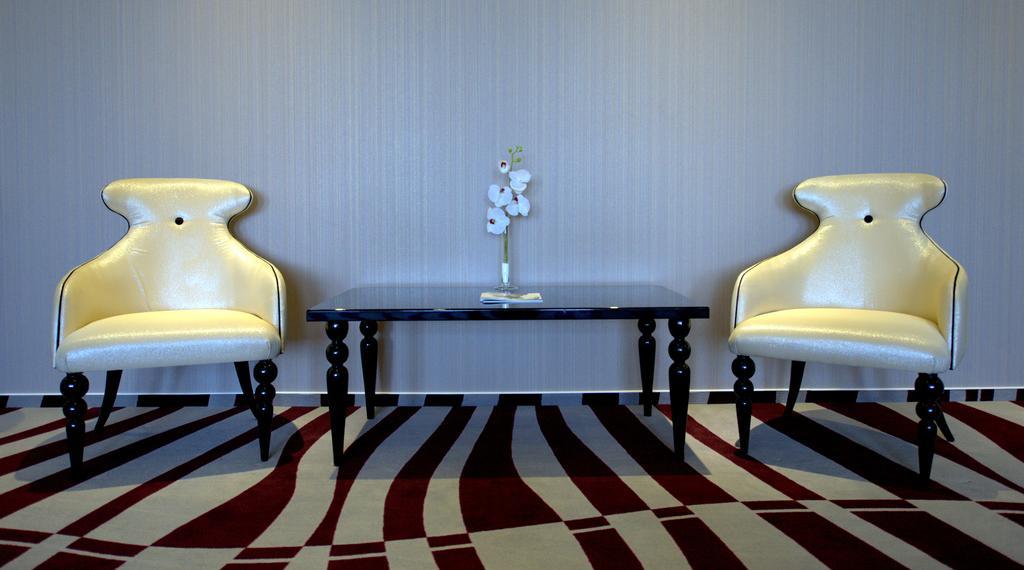 Premier Palace Spa Hotel Bükreş Dış mekan fotoğraf A carpet in a hotel