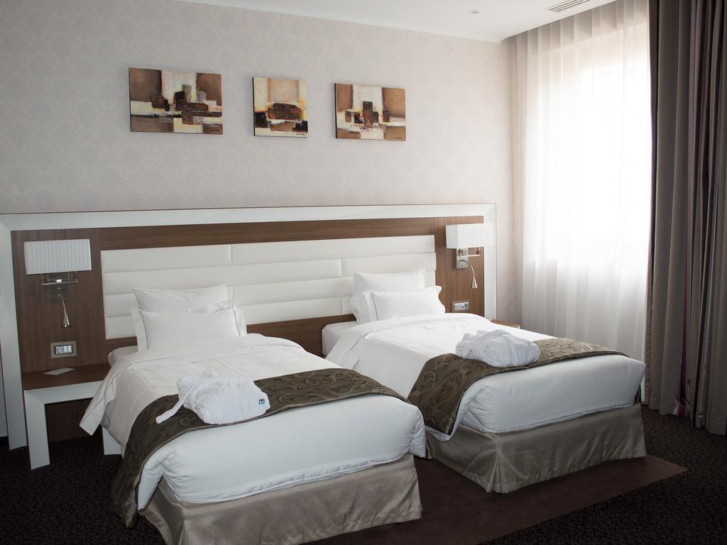 Premier Palace Spa Hotel Bükreş Dış mekan fotoğraf A room at the hotel