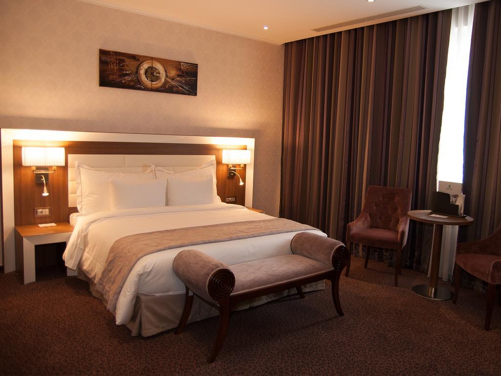 Premier Palace Spa Hotel Bükreş Dış mekan fotoğraf A room at the hotel