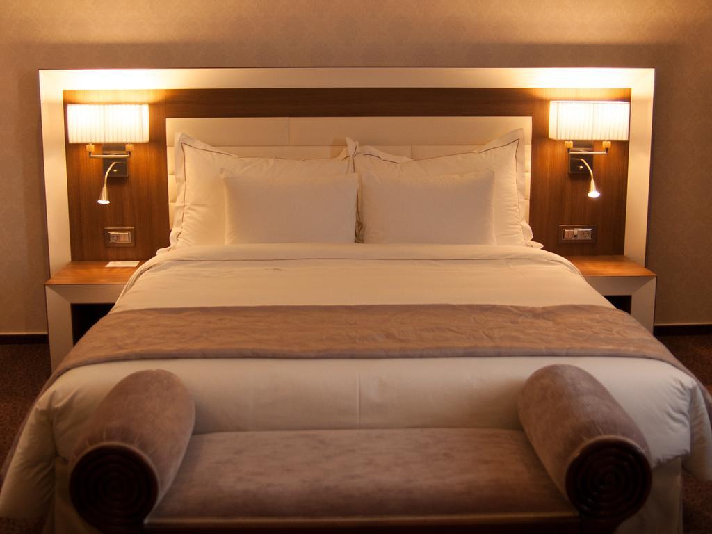 Premier Palace Spa Hotel Bükreş Dış mekan fotoğraf A bed