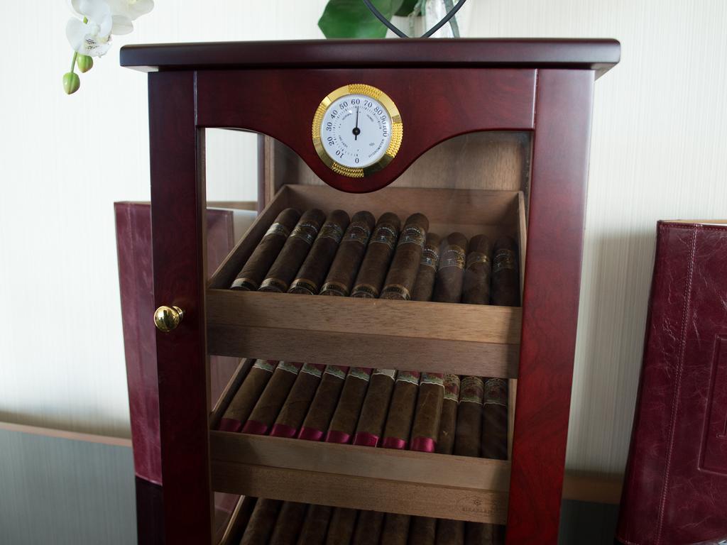 Premier Palace Spa Hotel Bükreş Dış mekan fotoğraf A humidor