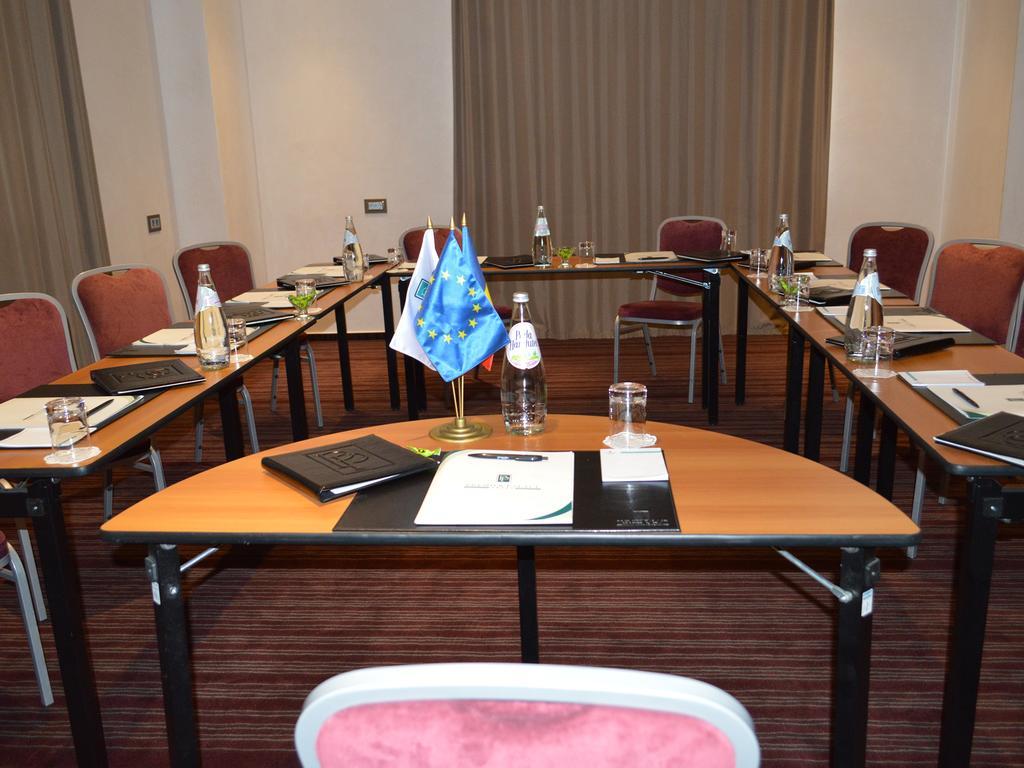 Premier Palace Spa Hotel Bükreş Dış mekan fotoğraf A meeting room at the European University Barcelona