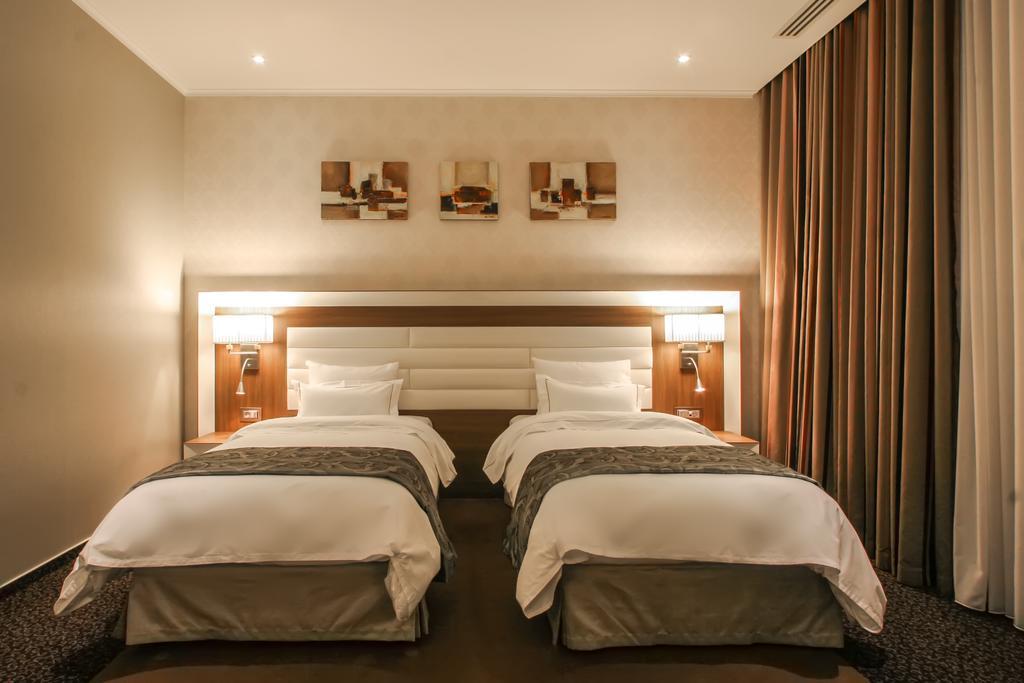 Premier Palace Spa Hotel Bükreş Dış mekan fotoğraf A room at the hotel