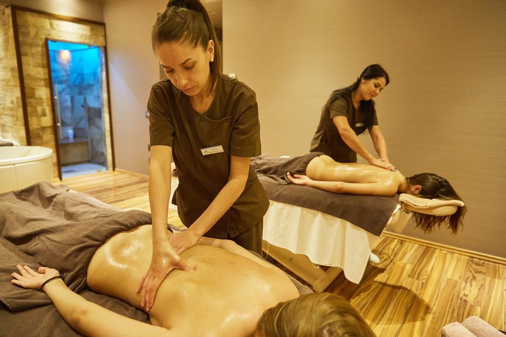 Premier Palace Spa Hotel Bükreş Dış mekan fotoğraf Massage therapists at work