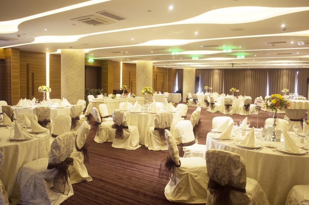 Premier Palace Spa Hotel Bükreş Dış mekan fotoğraf The ballroom of the hotel