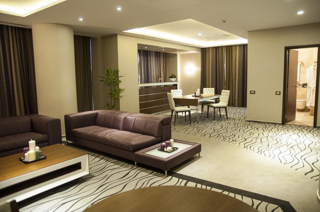 Premier Palace Spa Hotel Bükreş Dış mekan fotoğraf A suite at the hotel
