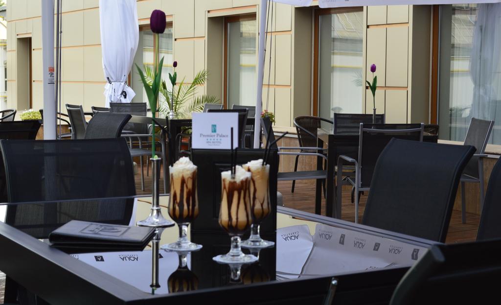 Premier Palace Spa Hotel Bükreş Dış mekan fotoğraf A coffee table