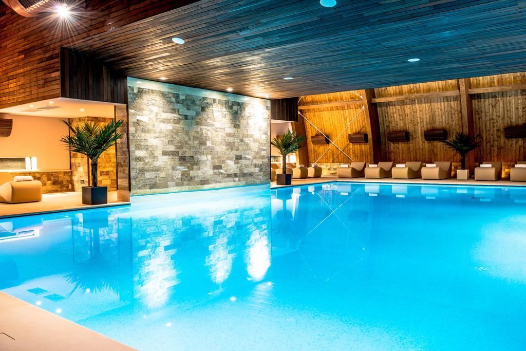 Premier Palace Spa Hotel Bükreş Dış mekan fotoğraf The swimming pool at the hotel