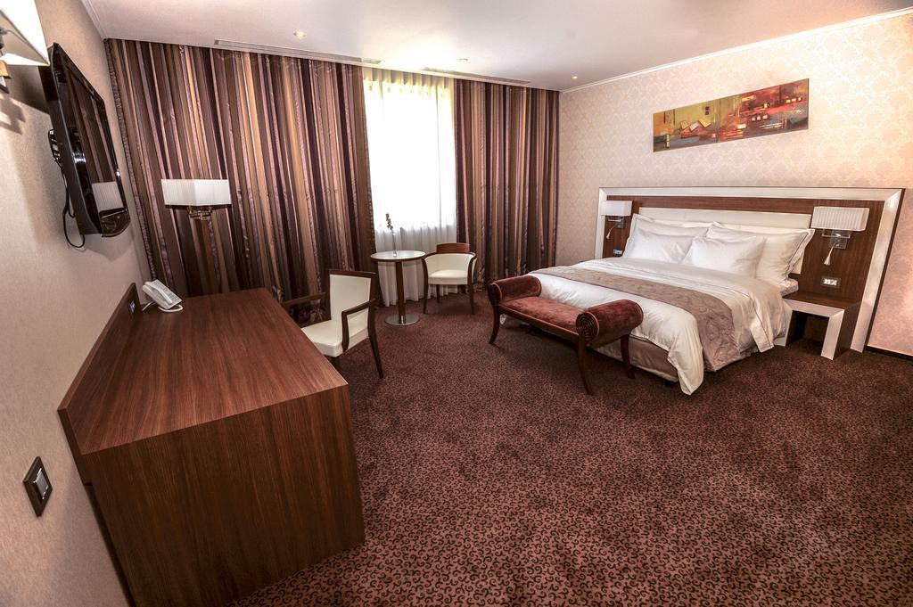 Premier Palace Spa Hotel Bükreş Dış mekan fotoğraf A room at the hotel