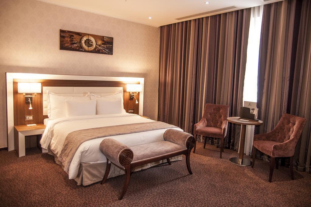 Premier Palace Spa Hotel Bükreş Dış mekan fotoğraf A room at the hotel