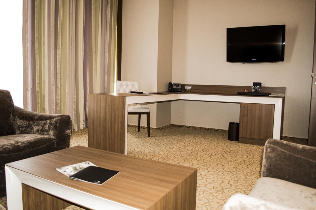 Premier Palace Spa Hotel Bükreş Dış mekan fotoğraf A room at the hotel