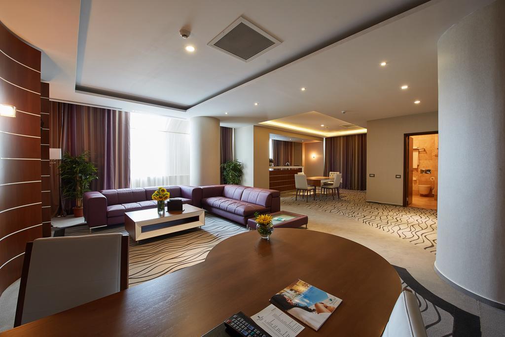 Premier Palace Spa Hotel Bükreş Dış mekan fotoğraf Suite at the Radisson Blu Hotel, Baku