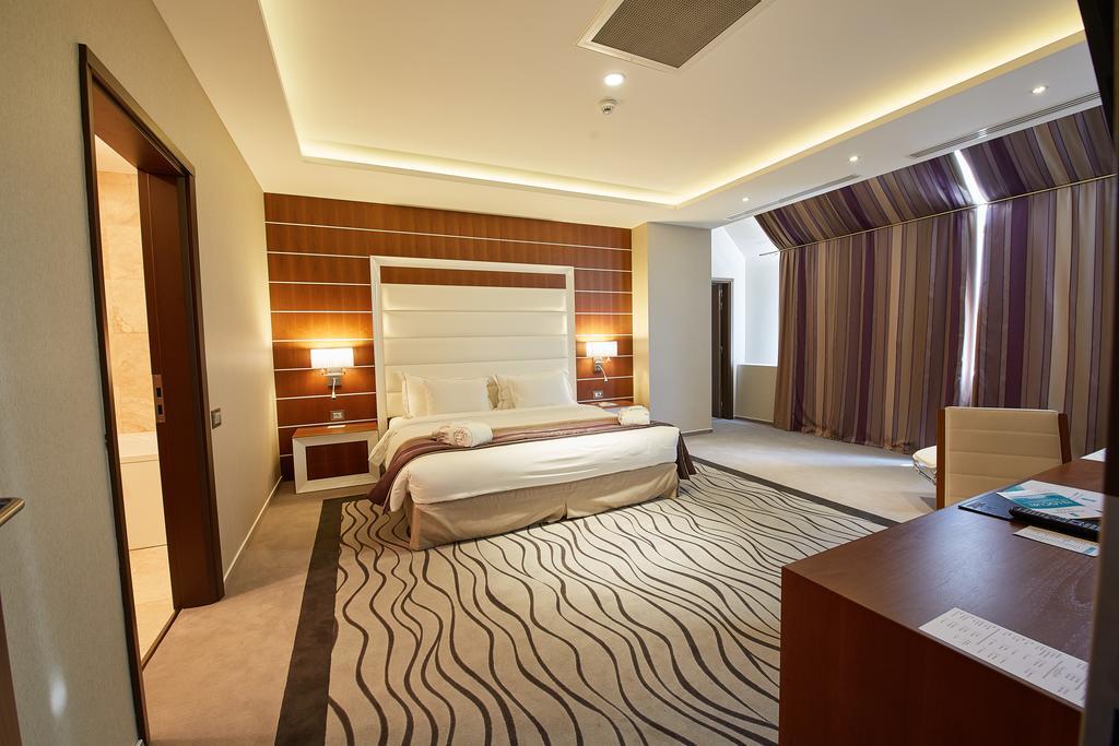 Premier Palace Spa Hotel Bükreş Dış mekan fotoğraf A bedroom at the hotel