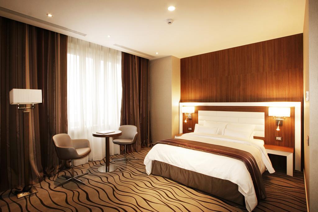 Premier Palace Spa Hotel Bükreş Dış mekan fotoğraf A room at the hotel