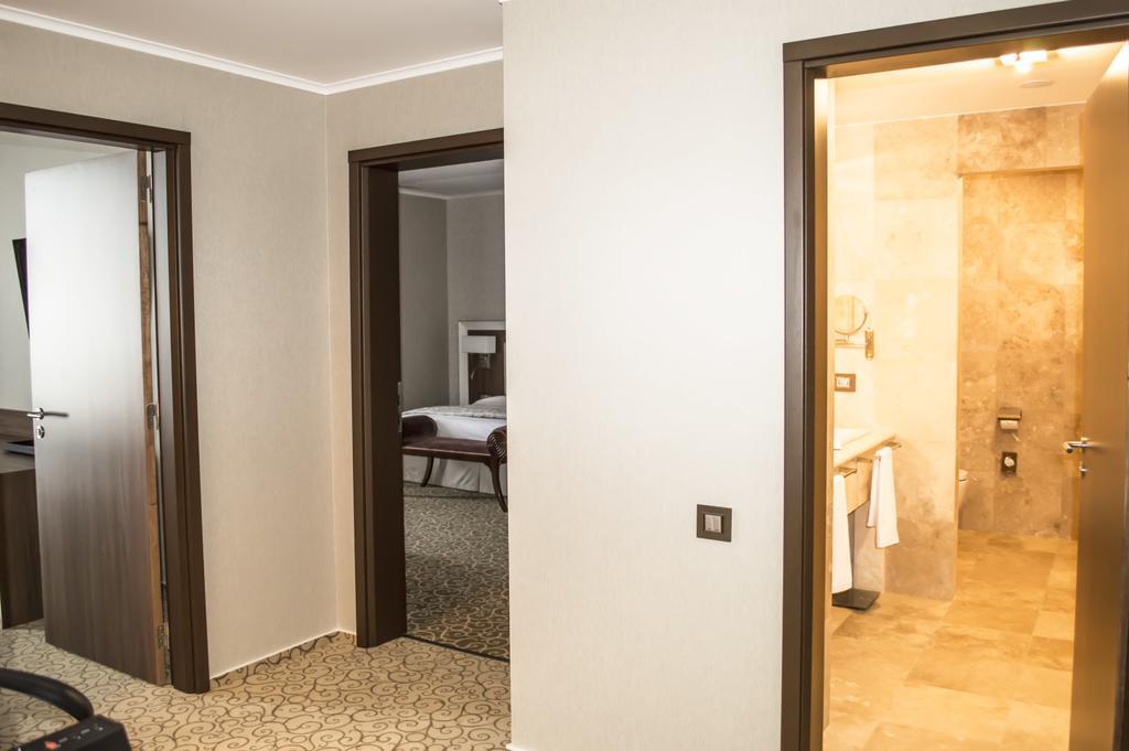 Premier Palace Spa Hotel Bükreş Dış mekan fotoğraf Interior of a suite