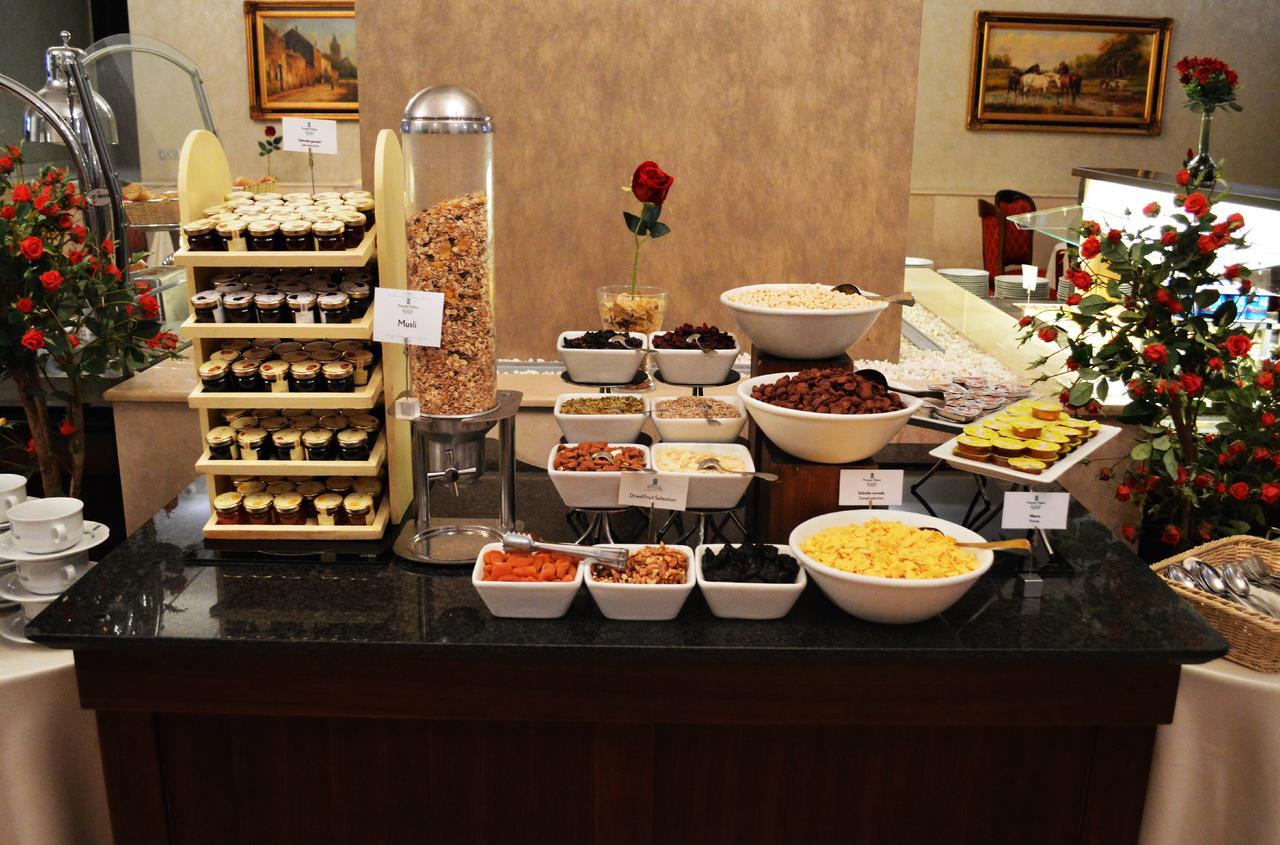 Premier Palace Spa Hotel Bükreş Dış mekan fotoğraf A breakfast buffet
